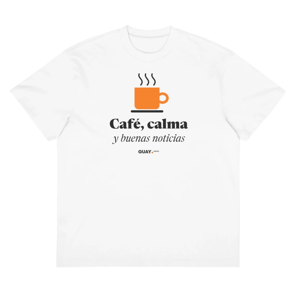 Camiseta de hombre «Café, calma y buenas noticias» de GUAY.news en blanco