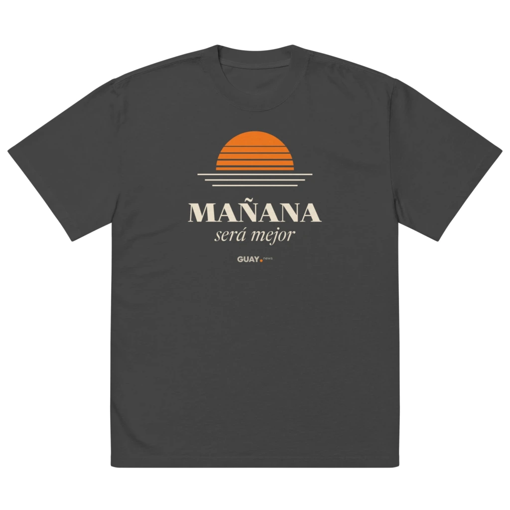 Camiseta oversize de hombre «Mañana será mejor» de GUAY.news en negro lavado