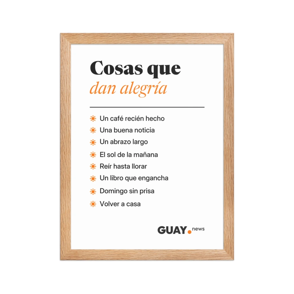 Póster enmarcado «Cosas que dan alegría» de GUAY.news con marco de roble