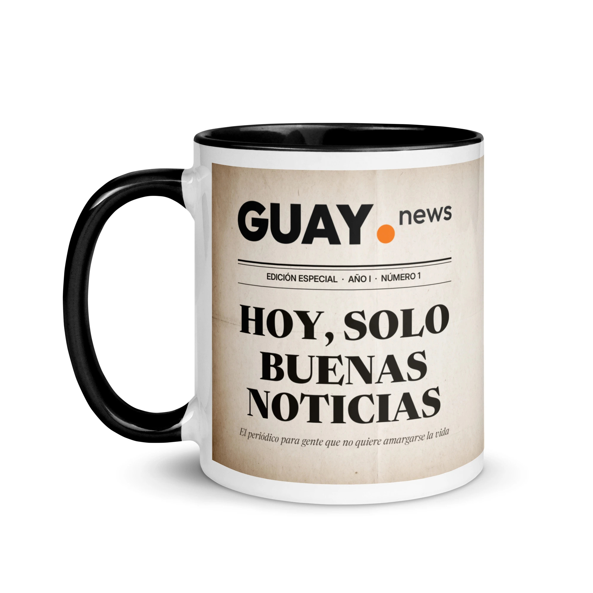 Taza periódico Edición Especial de GUAY.news de 11 oz (325 ml) con interior negro, lado de la portada «Hoy, solo buenas noticias»