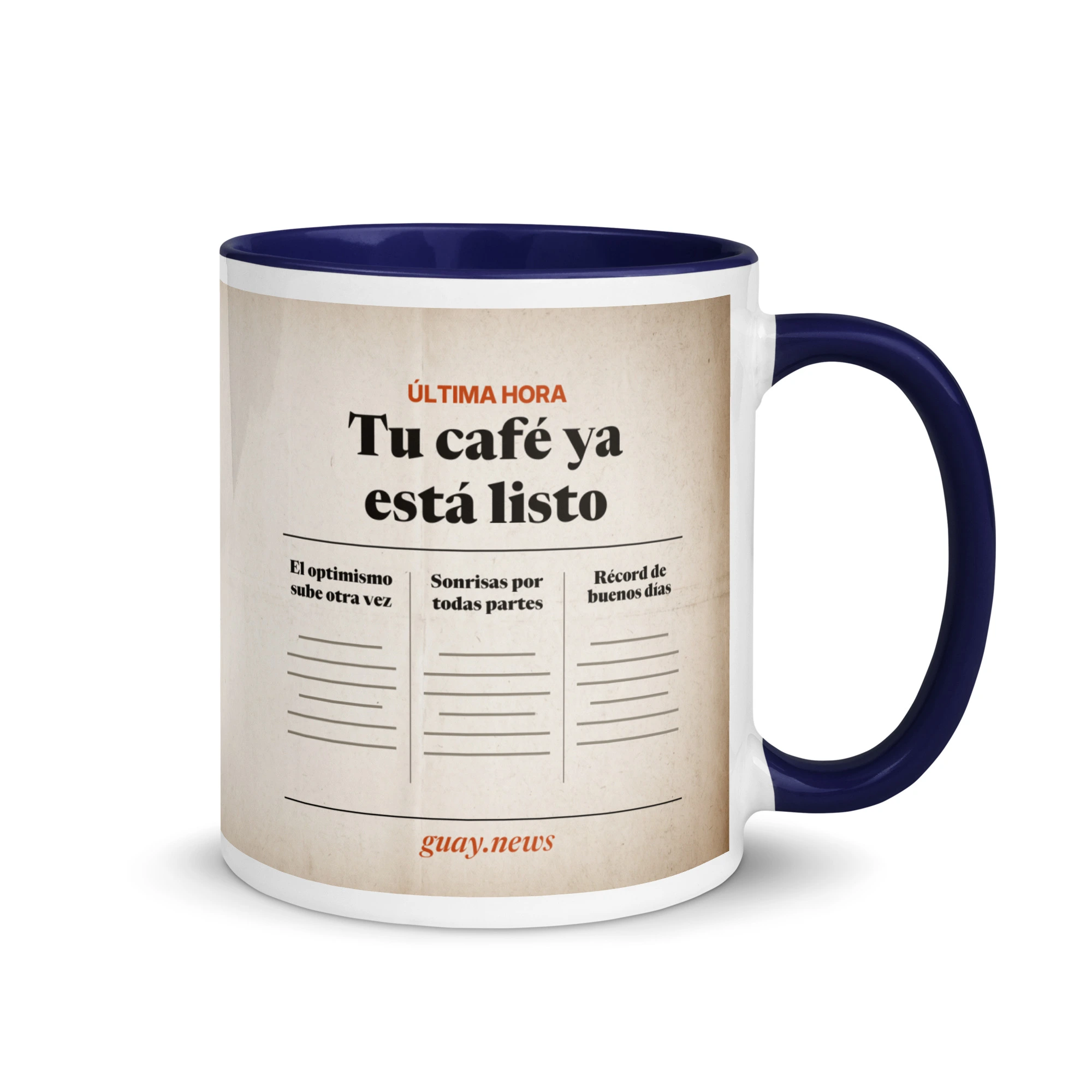Taza periódico Edición Especial de GUAY.news de 11 oz (325 ml) con interior azul marino, lado de «Última hora: tu café ya está listo»